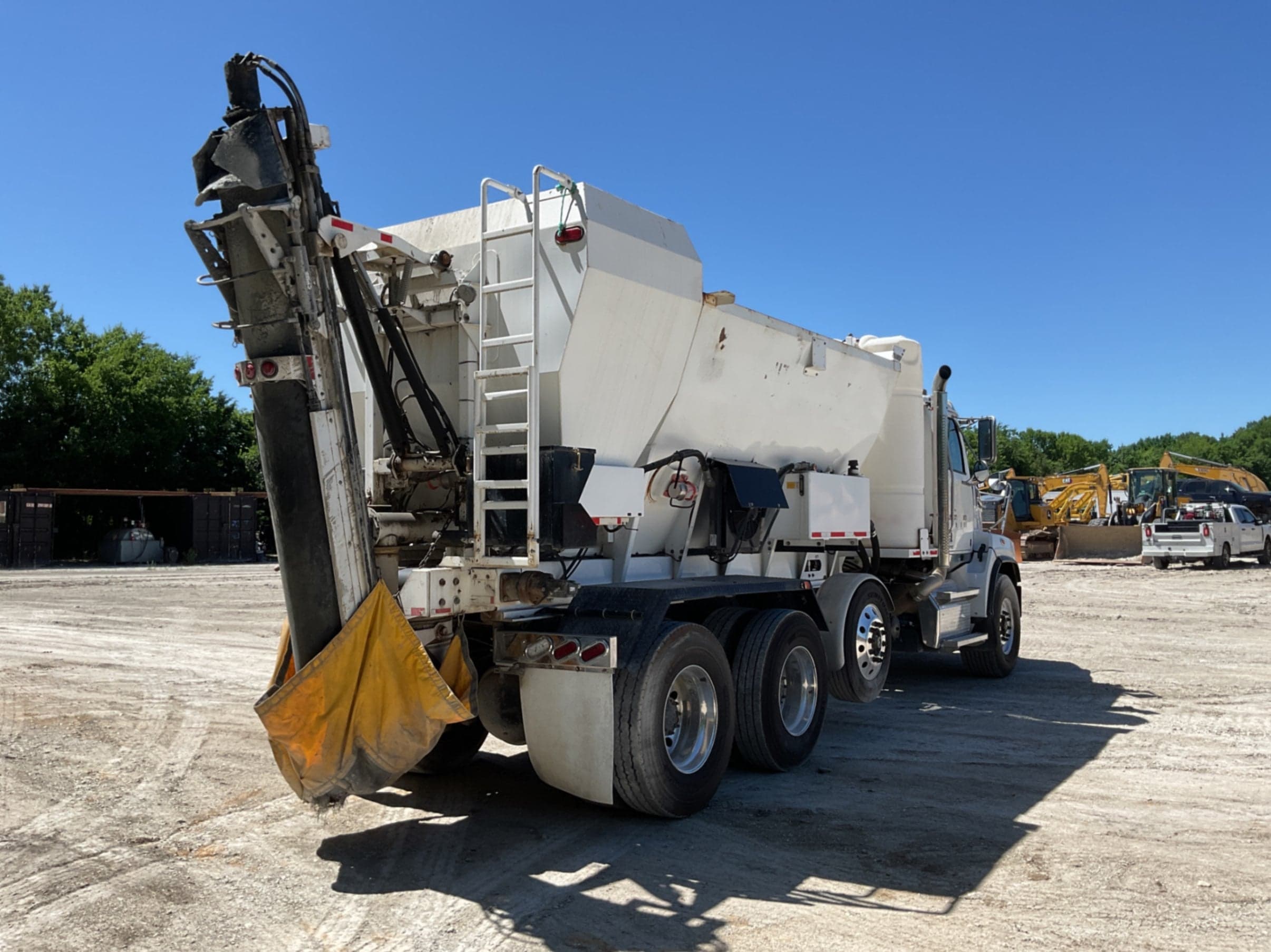 Holcombe HM10H Volumetric Mixer MTD on 2022 Western Star 4700SB 5KKMAXDV6NPNL9247